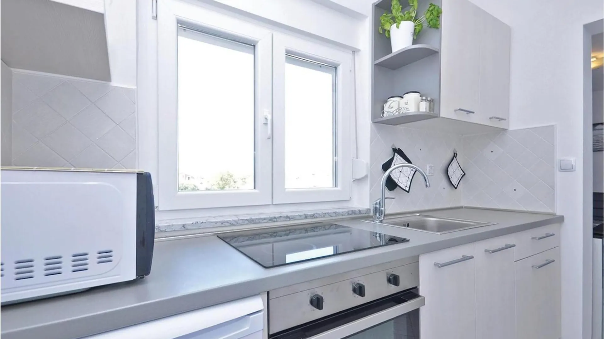 1 Bedroom Cozy Apartment In Bibinje