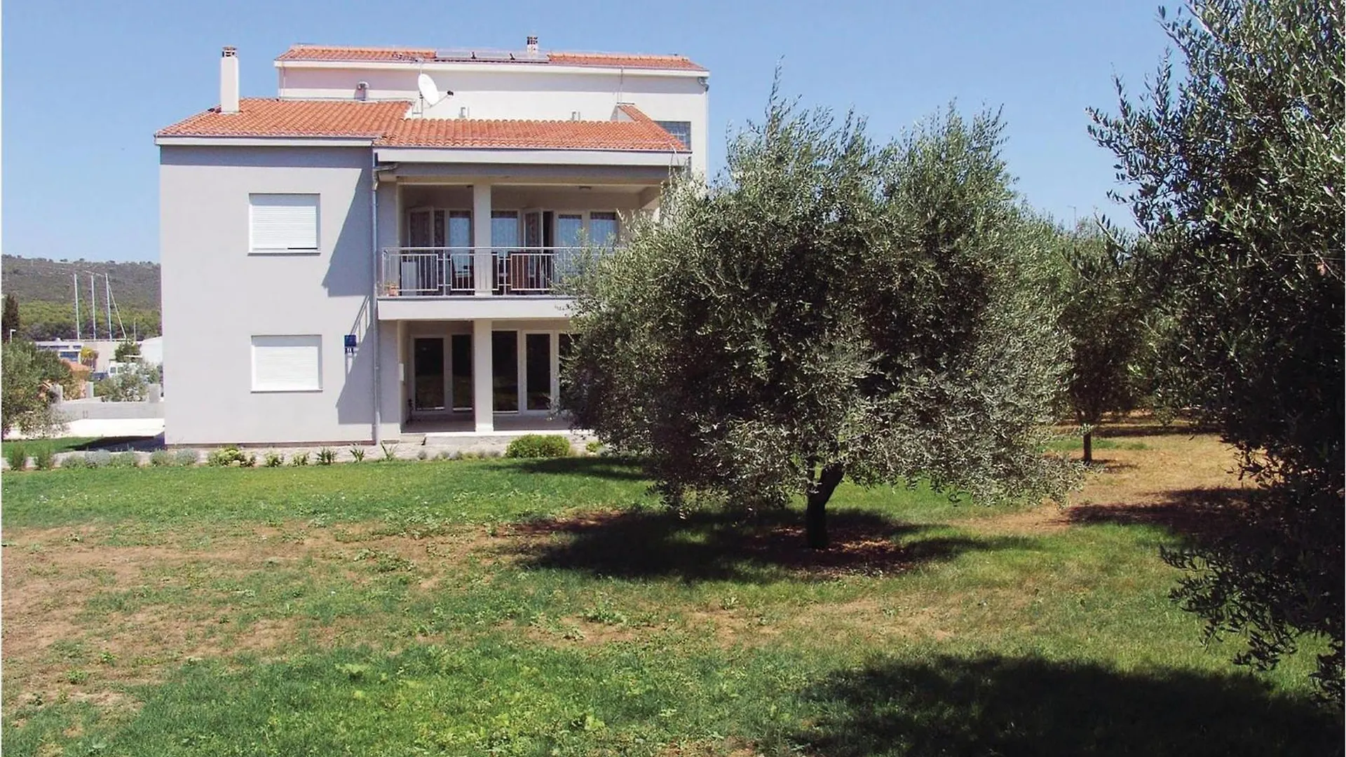 1 Bedroom Cozy Apartment In Bibinje