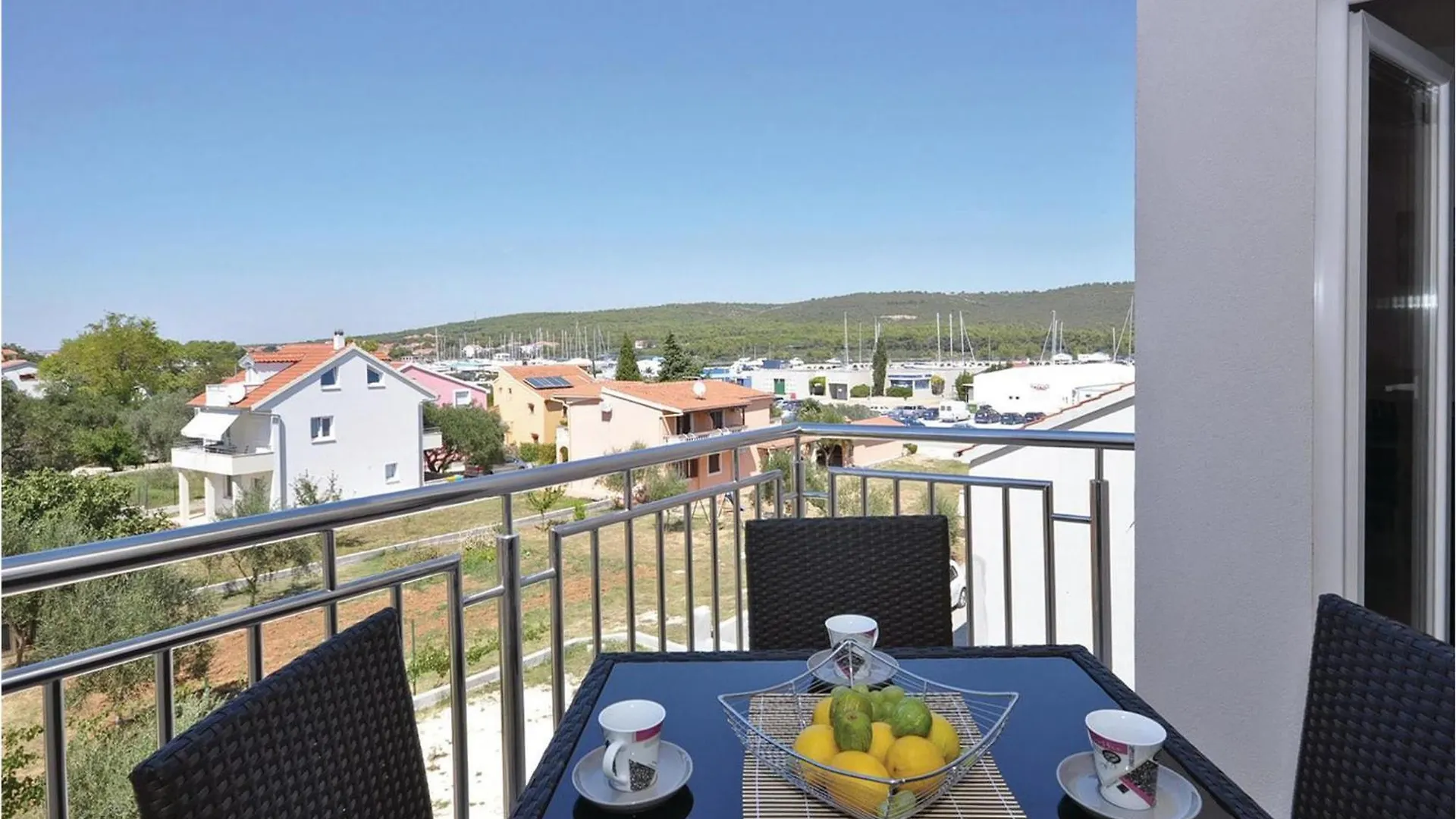1 Bedroom Cozy Apartment In Bibinje